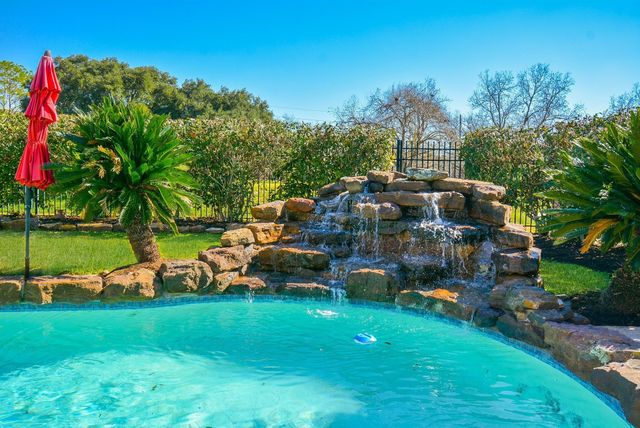 43 Fosters Green Drive, Sugar Land, TX 77479