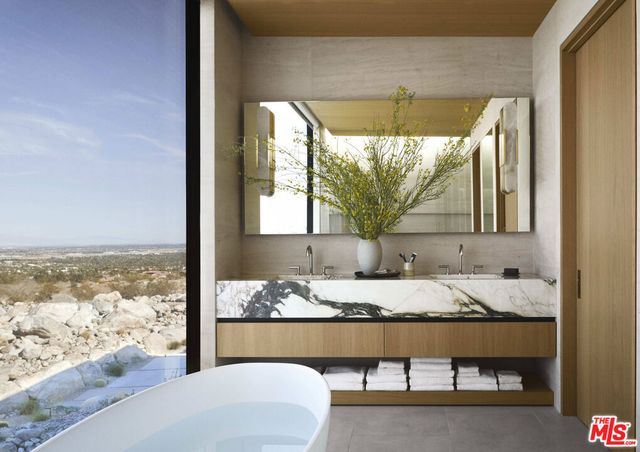 2336 Winter Sun Drive, Palm Springs, CA 92262