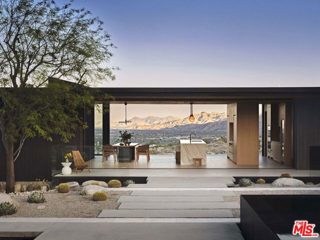 2336 Winter Sun Drive, Palm Springs, CA 92262