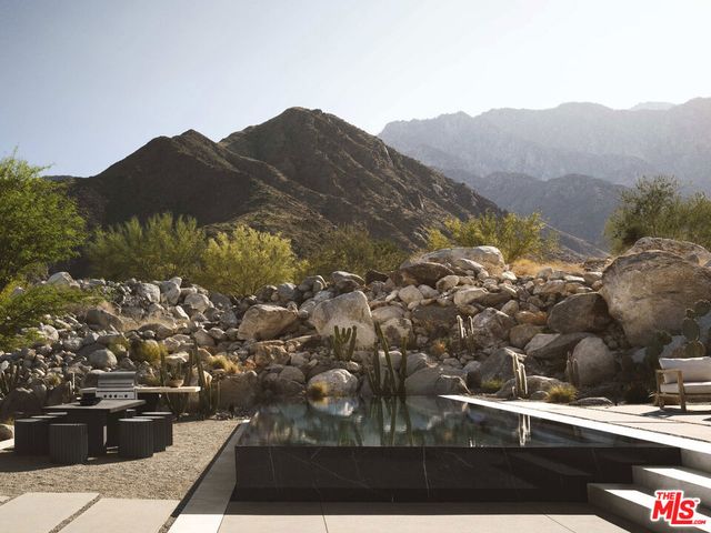 2336 Winter Sun Drive, Palm Springs, CA 92262