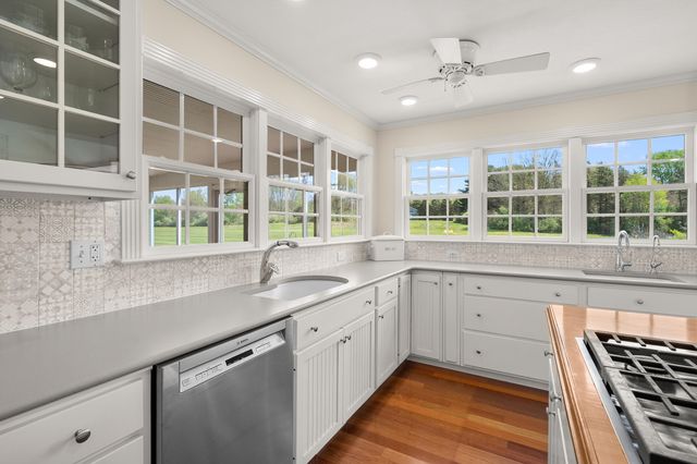 449 S Skyview Drive, Kalamazoo, MI 49009