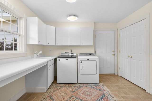 449 S Skyview Drive, Kalamazoo, MI 49009