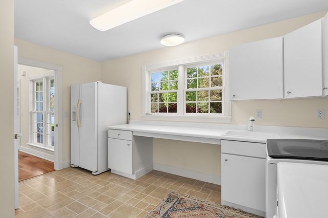 449 S Skyview Drive, Kalamazoo, MI 49009