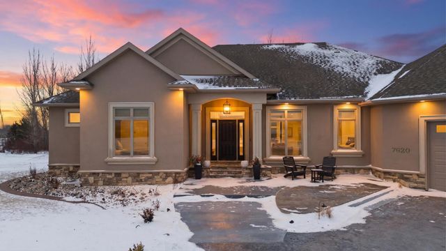 7620 Adelman Drive, Horace, ND 58047