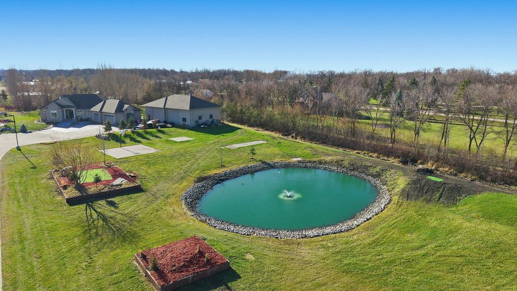 7620 Adelman Drive, Horace, ND 58047