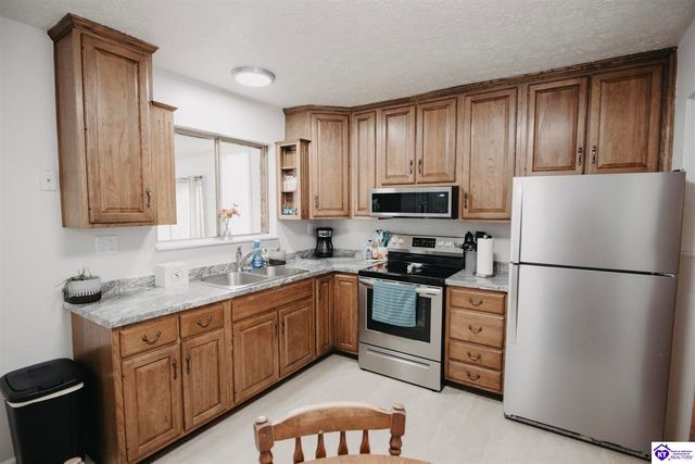 158 Donna Avenue, Radcliff, KY 40160