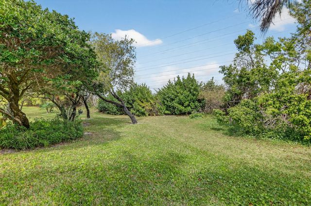 7203 Summer Tree Drive, Boynton Beach, FL 33437