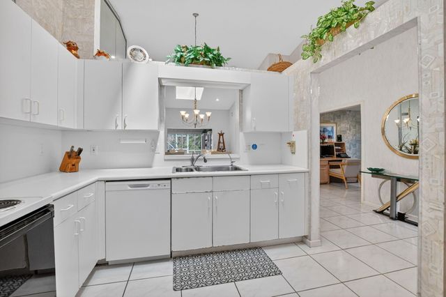 7203 Summer Tree Drive, Boynton Beach, FL 33437