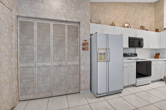 7203 Summer Tree Drive, Boynton Beach, FL 33437