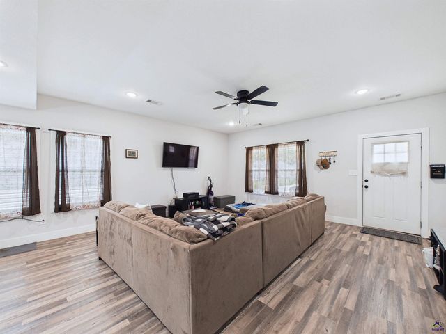 137 North Sky Drive, Warner Robins, GA 31093