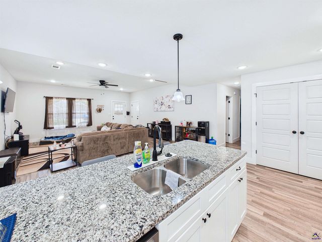137 North Sky Drive, Warner Robins, GA 31093