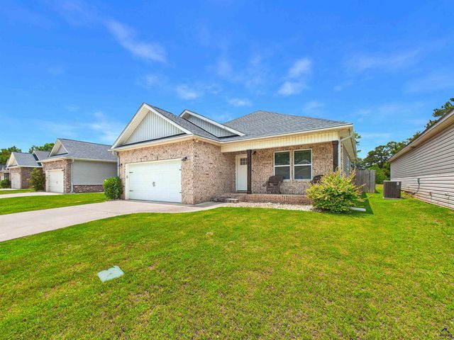 137 North Sky Drive, Warner Robins, GA 31093