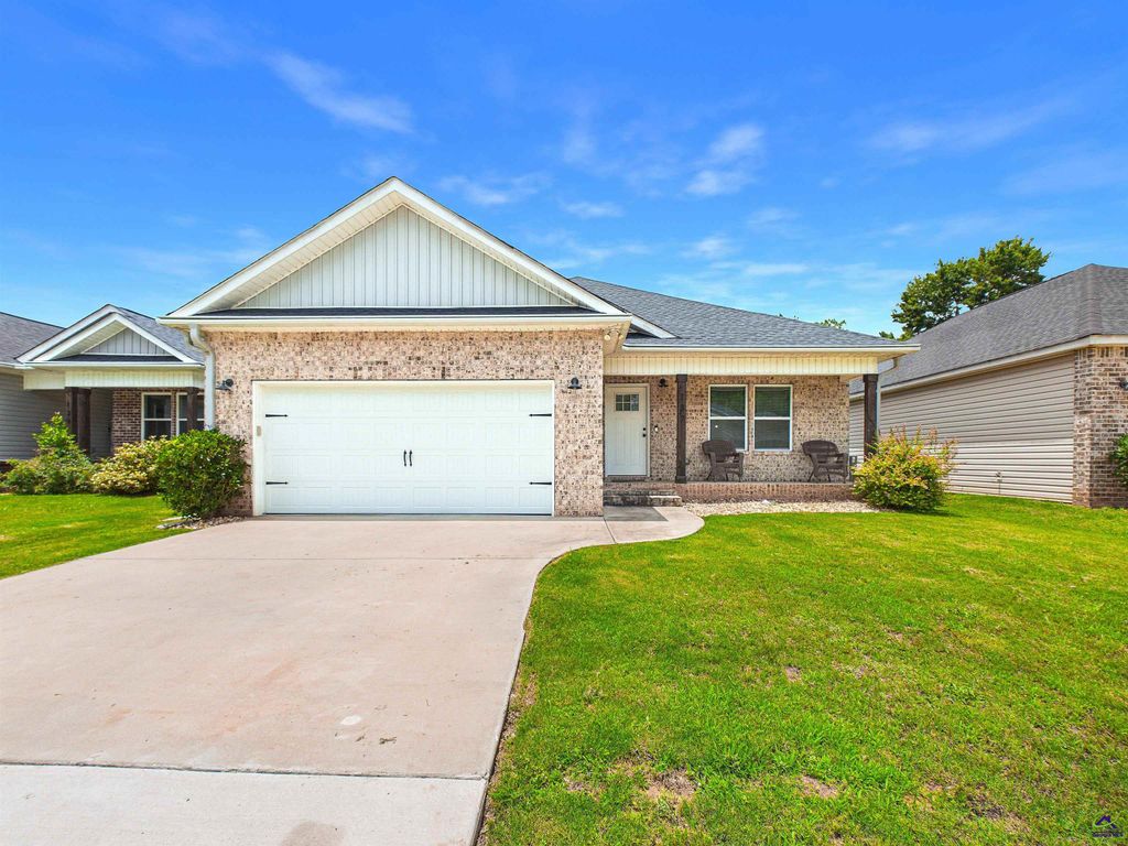137 North Sky Drive, Warner Robins, GA 31093