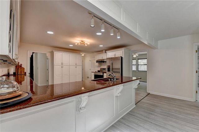 421 Oakleaf Trail, Suwanee, GA 30024