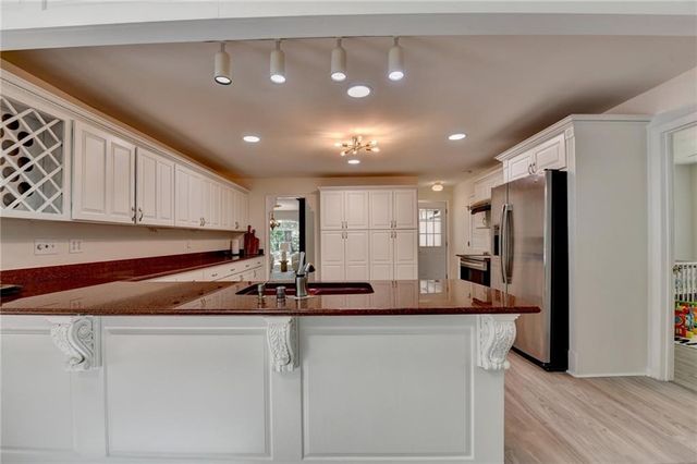 421 Oakleaf Trail, Suwanee, GA 30024