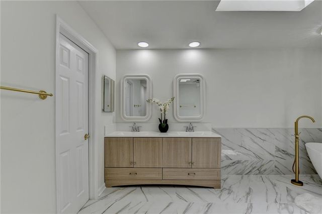 421 Oakleaf Trail, Suwanee, GA 30024