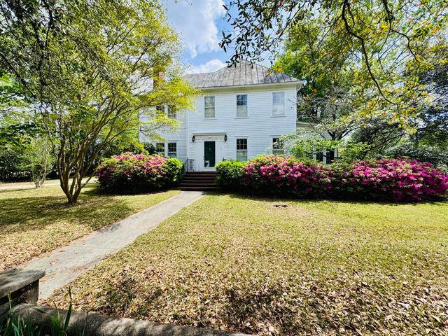 5 S Rosemary Avenue, Andrews, SC 29510