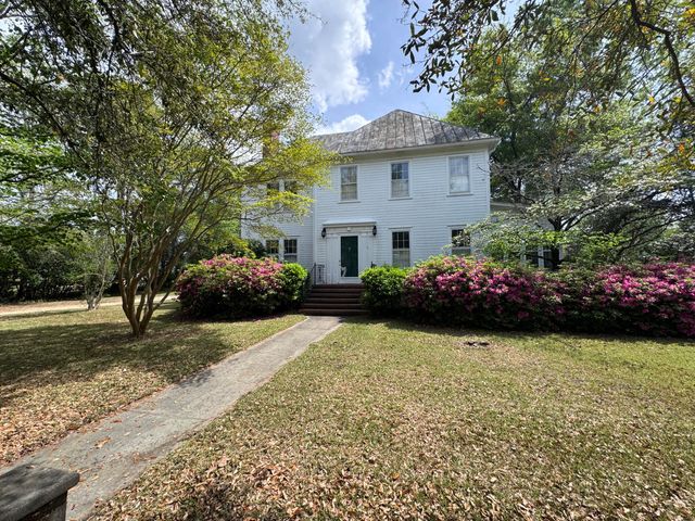 5 S Rosemary Avenue, Andrews, SC 29510
