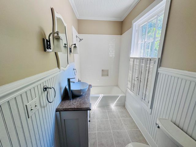 5 S Rosemary Avenue, Andrews, SC 29510