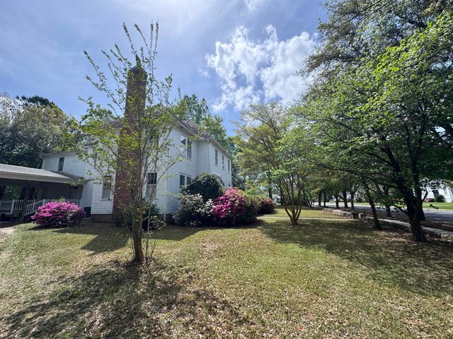 5 S Rosemary Avenue, Andrews, SC 29510