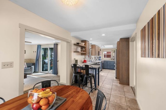32 Crescent Ave, Beverly, MA 01915