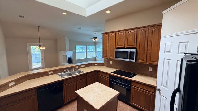 4805 Summer Oaks Lane, Fort Worth, TX 76123