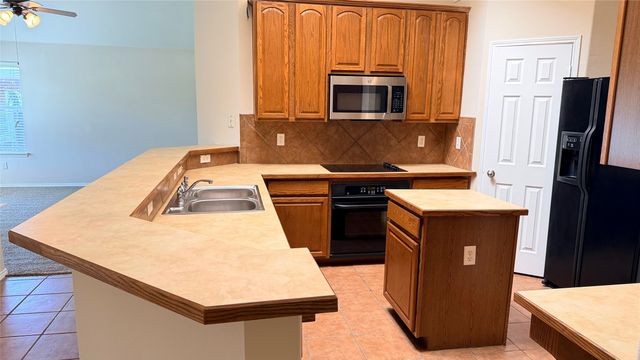 4805 Summer Oaks Lane, Fort Worth, TX 76123