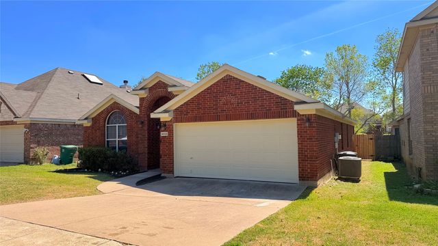 4805 Summer Oaks Lane, Fort Worth, TX 76123