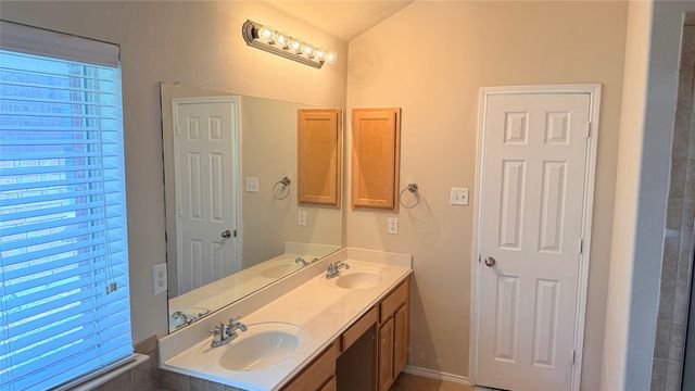 4805 Summer Oaks Lane, Fort Worth, TX 76123