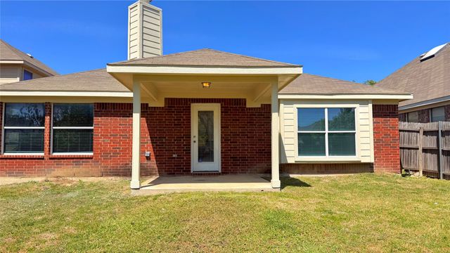 4805 Summer Oaks Lane, Fort Worth, TX 76123