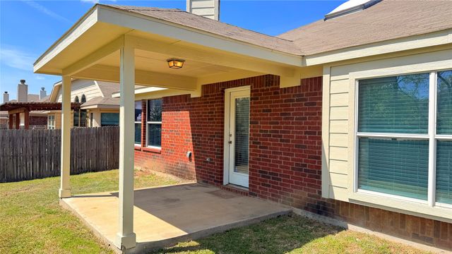4805 Summer Oaks Lane, Fort Worth, TX 76123