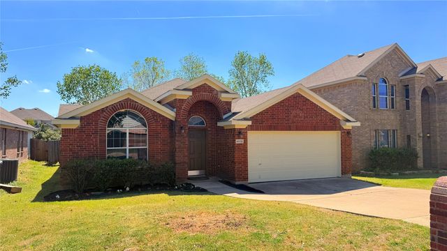 4805 Summer Oaks Lane, Fort Worth, TX 76123