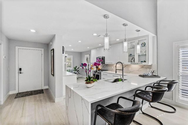 49 Eastgate Drive B, Boynton Beach, FL 33436