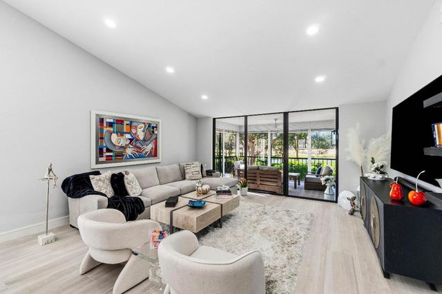 49 Eastgate Drive B, Boynton Beach, FL 33436