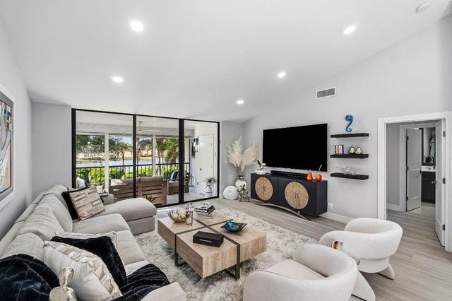 49 Eastgate Drive B, Boynton Beach, FL 33436