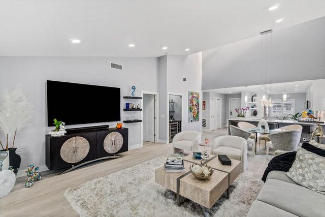 49 Eastgate Drive B, Boynton Beach, FL 33436