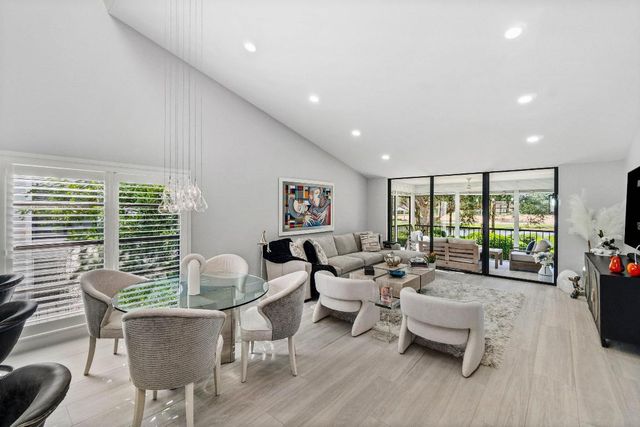 49 Eastgate Drive B, Boynton Beach, FL 33436