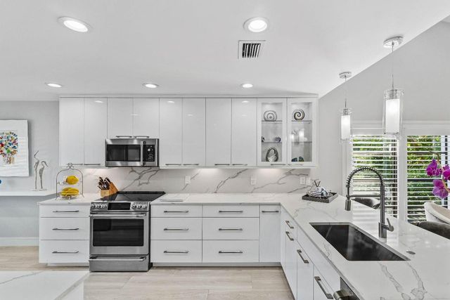 49 Eastgate Drive B, Boynton Beach, FL 33436