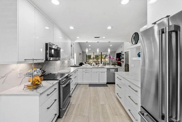 49 Eastgate Drive B, Boynton Beach, FL 33436