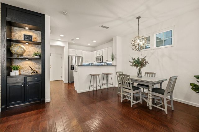 1608 Esplanade Cir, Folsom, CA 95630