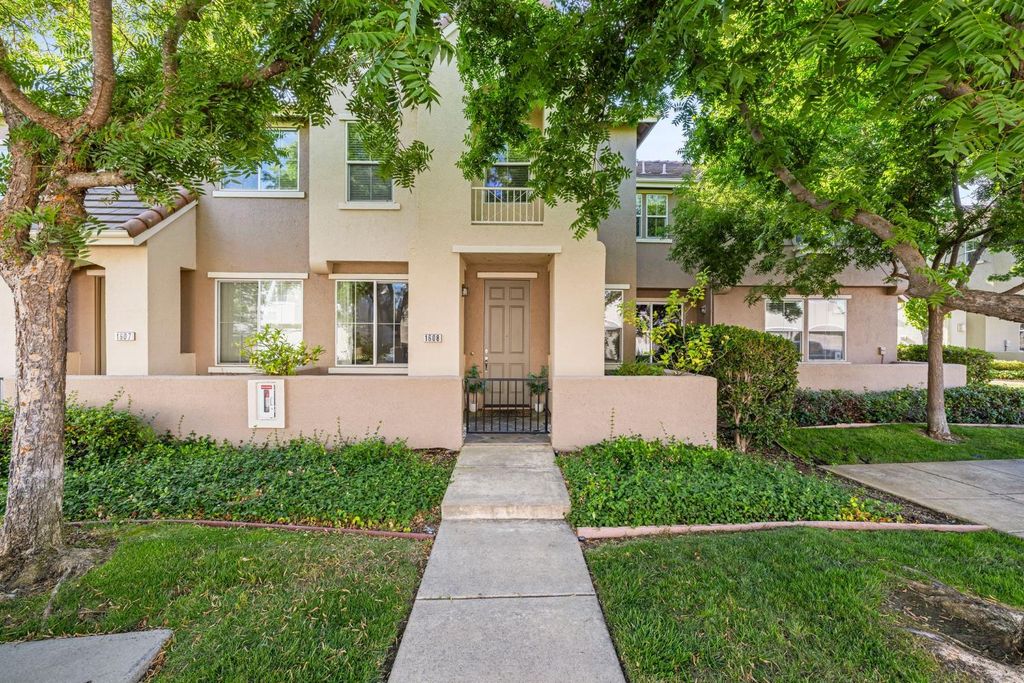 1608 Esplanade Cir, Folsom, CA 95630