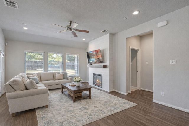 2328 Hagerman Road, Conroe, TX 77384