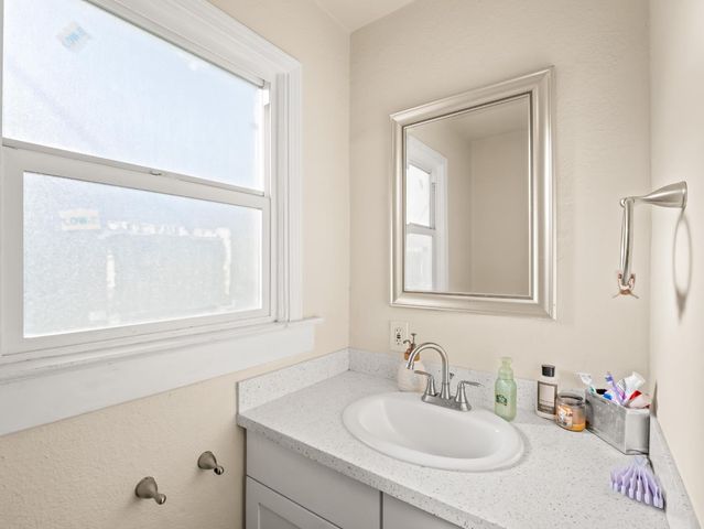 611 N Safford, Fresno, CA 93728