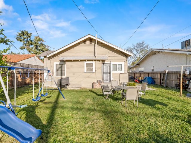 611 N Safford, Fresno, CA 93728