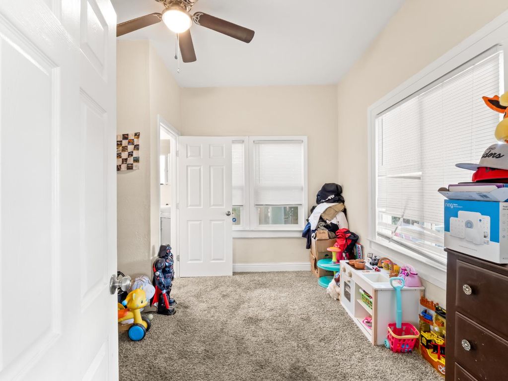 Image 16 of property listing at 611 N Safford, Fresno, CA 93728