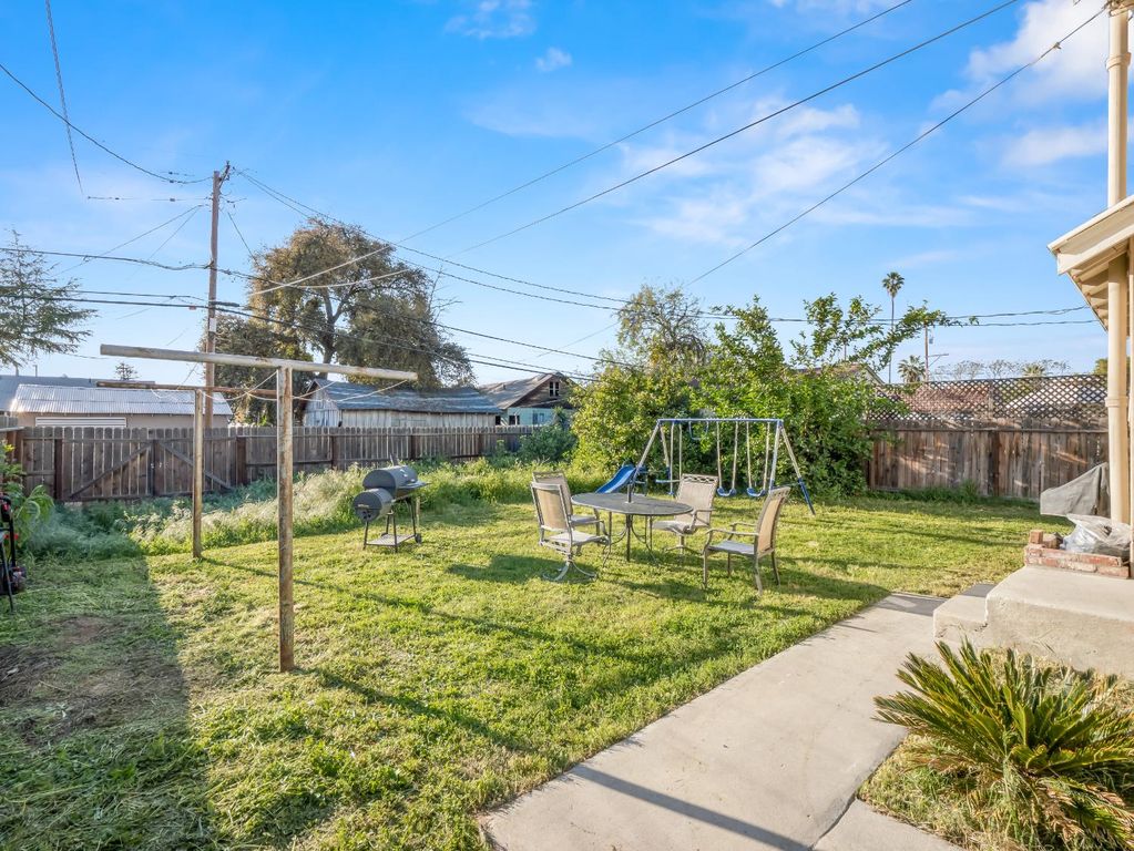 Image 19 of property listing at 611 N Safford, Fresno, CA 93728