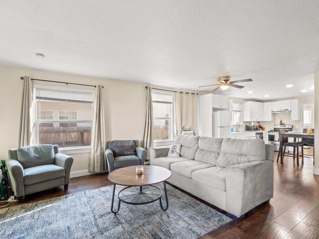 Image 3 of property listing at 611 N Safford, Fresno, CA 93728