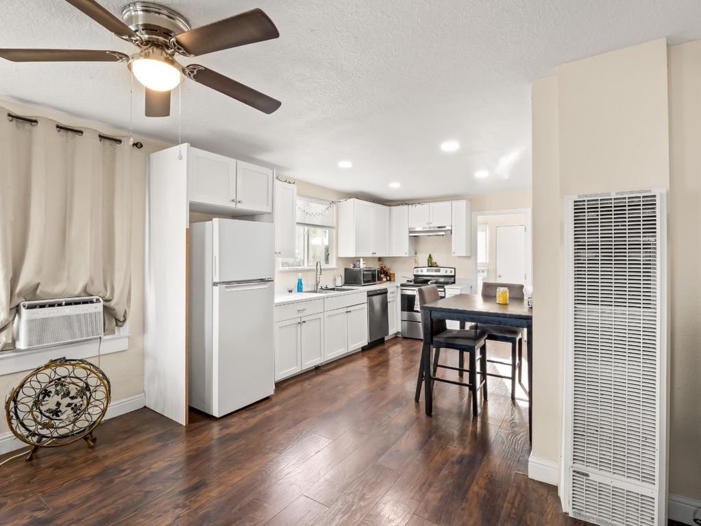 Image 6 of property listing at 611 N Safford, Fresno, CA 93728