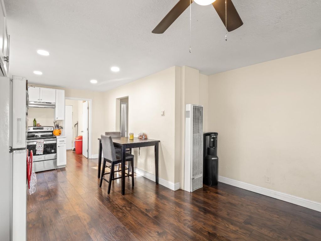 Image 7 of property listing at 611 N Safford, Fresno, CA 93728