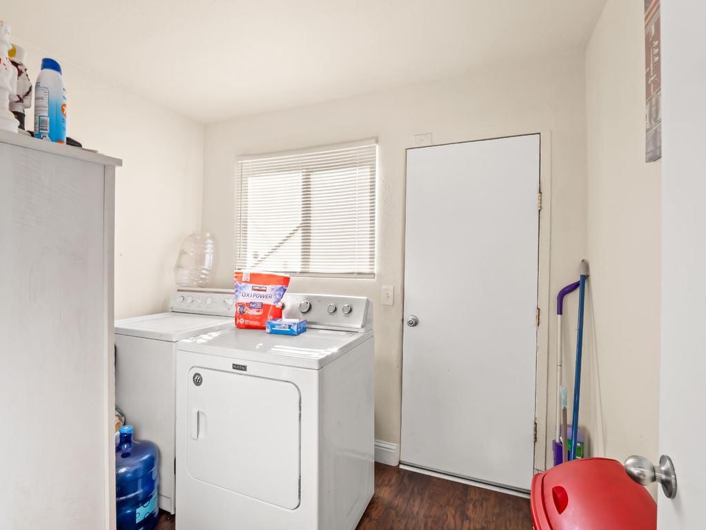 Image 9 of property listing at 611 N Safford, Fresno, CA 93728